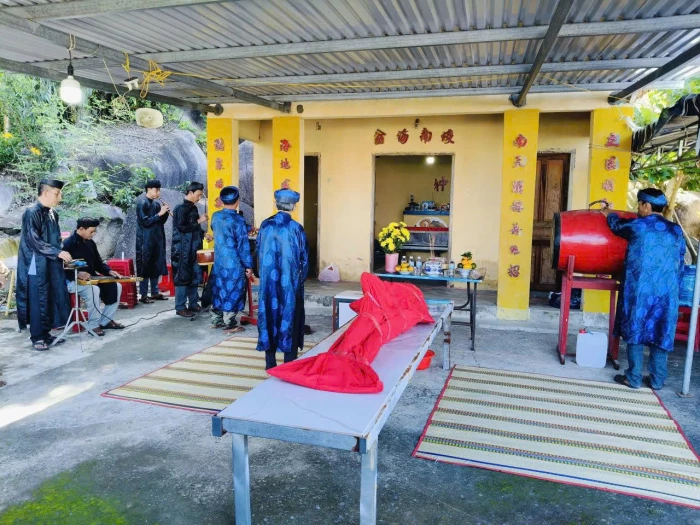 Người dân thôn Nước Ngọt tổ chức tang lễ cho cá Ông