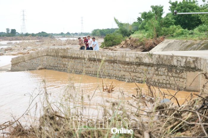 Khẩn trương khắc phục hồ đập bị hỏng