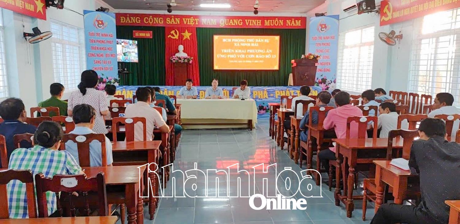 Quang cảnh cuộc họp.