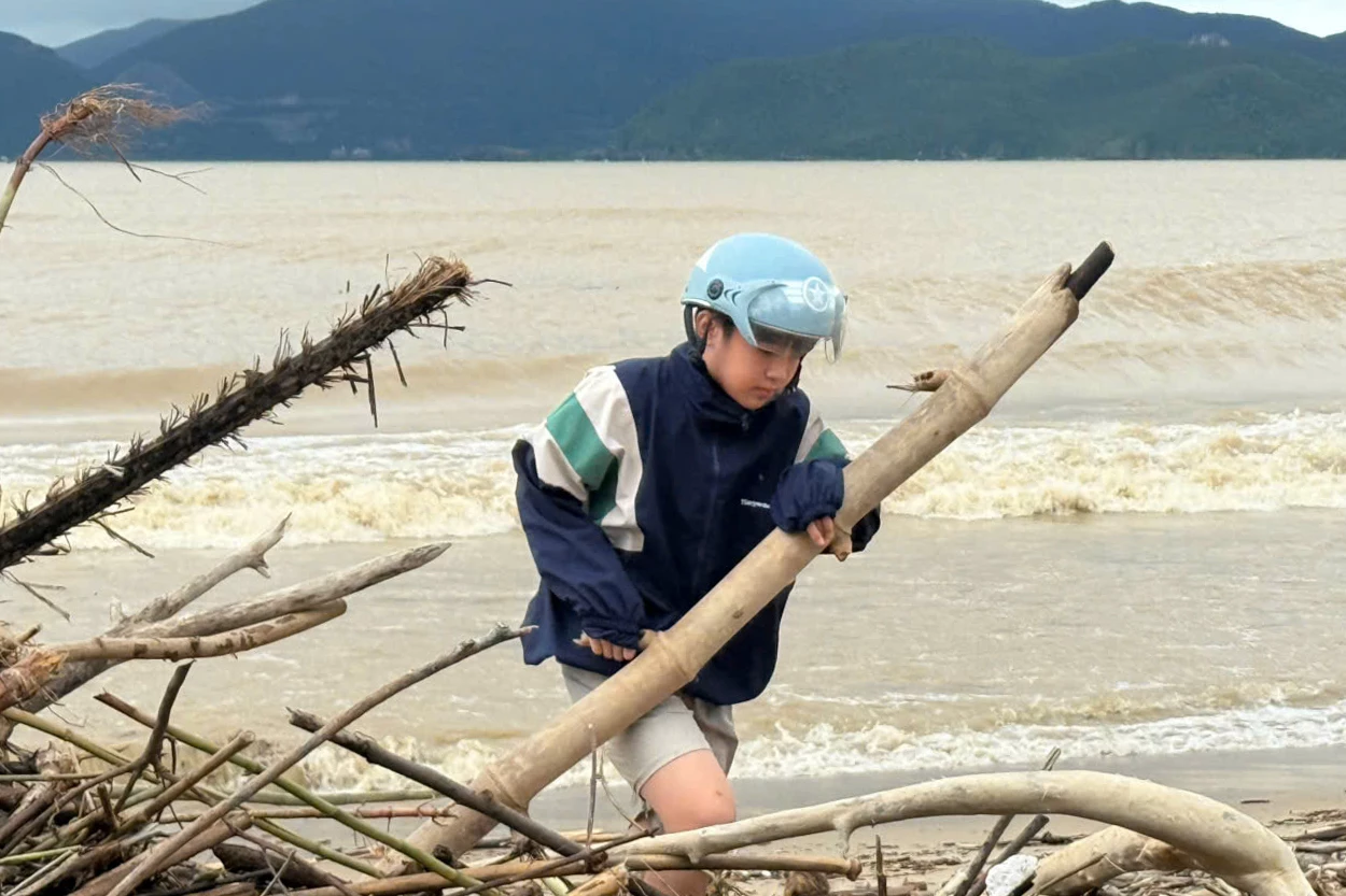 A child helping with the clean-up