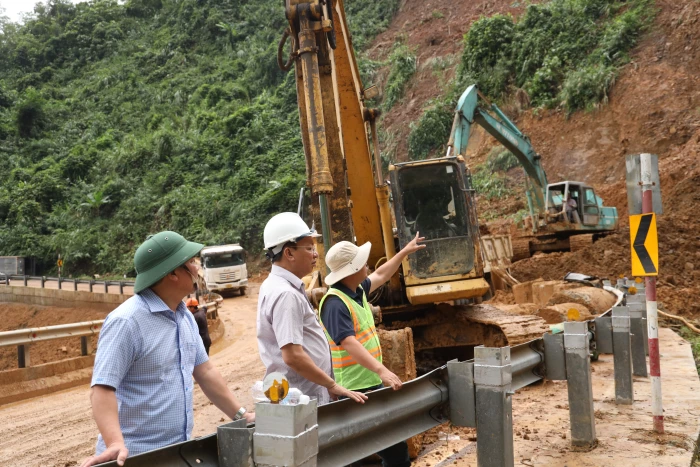 Phó Chủ tịch UBND tỉnh Lê Huyền kiểm tra công tác khắc phục sạt lở trên Quốc lộ 27C và Tỉnh lộ 9
