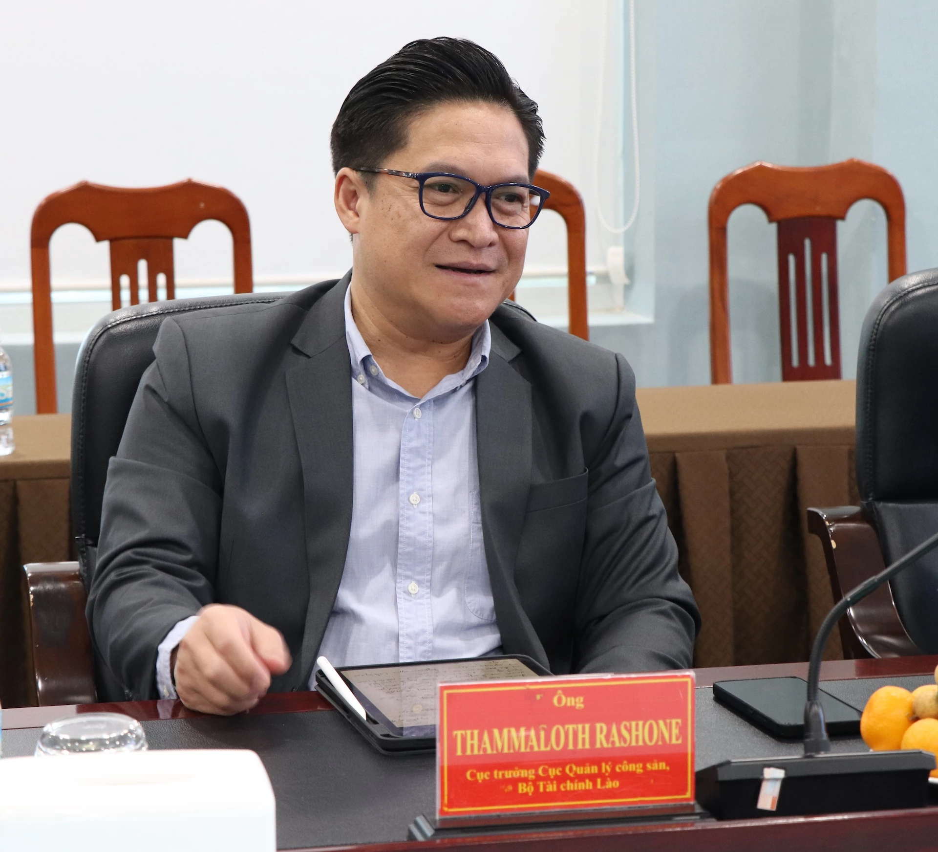 Thammaloth Rasphone - Director General of the Department of Public Asset Management, speaking at the meeting

