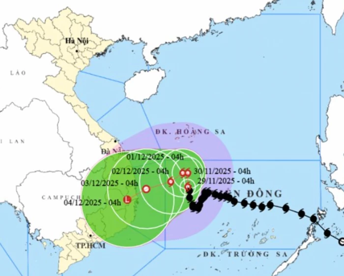 Bão số 15 vượt qua đặc khu Trường Sa, hướng về đất liền