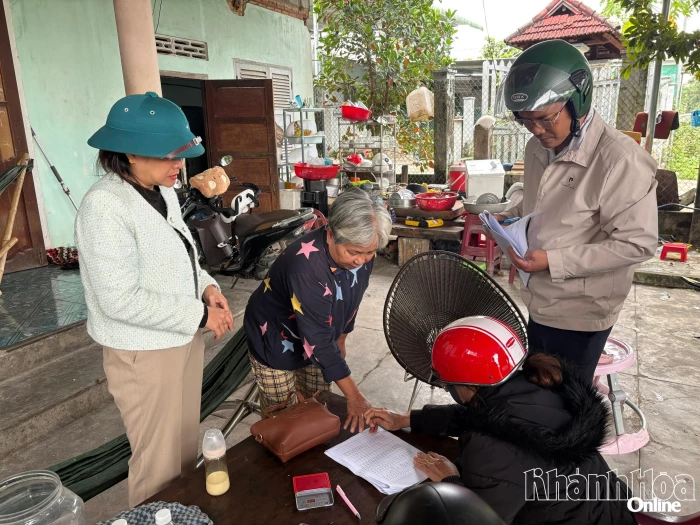 Xã Trung Khánh Vĩnh hoàn thành việc chi tiền hỗ trợ người dân ảnh hưởng bởi mưa lũ