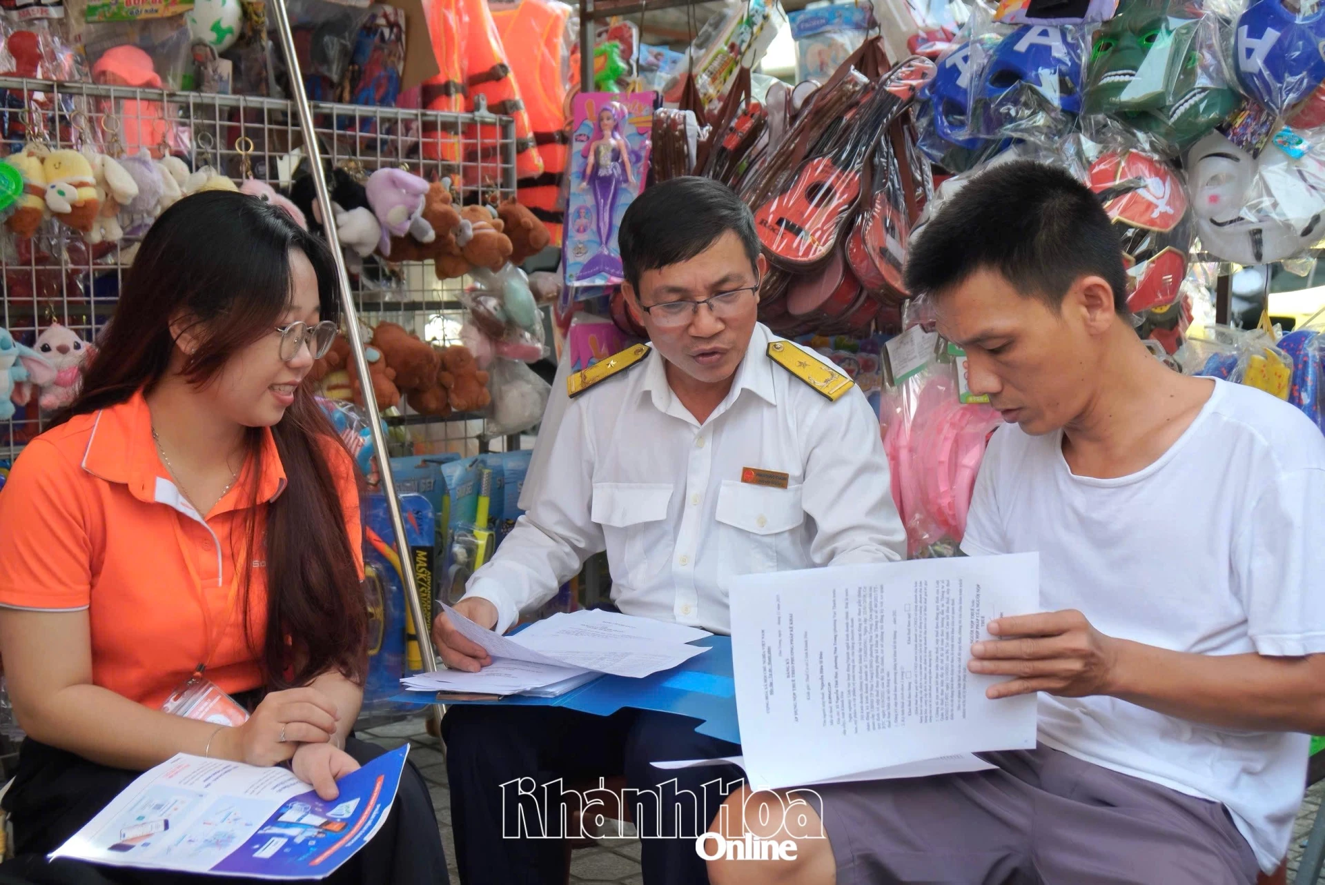 Tax officers guide taxpayers through procedures.