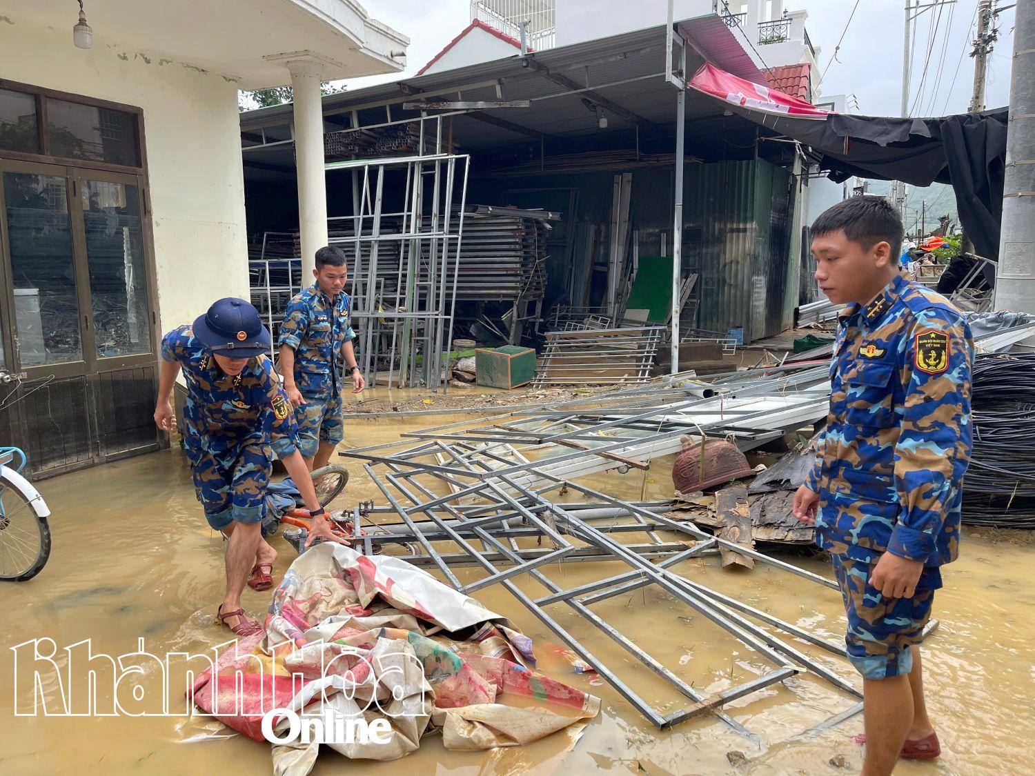 Hỗ trợ một hộ gia đình ở xã Diên Điền