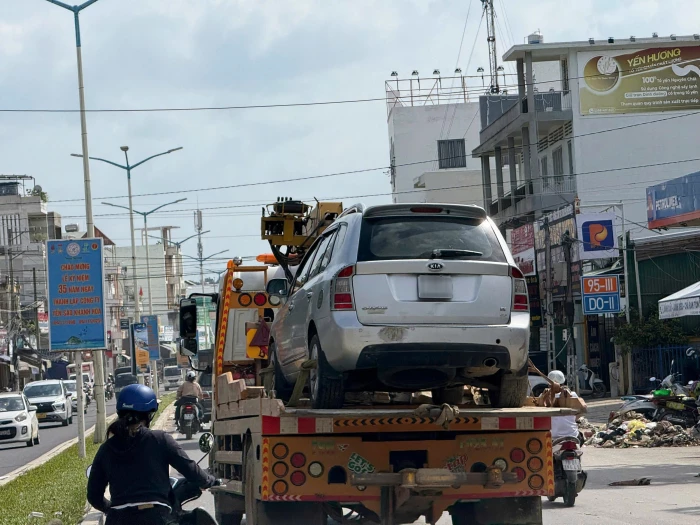 Hàng nghìn xe ô tô bị ngập nước chờ sửa chữa
