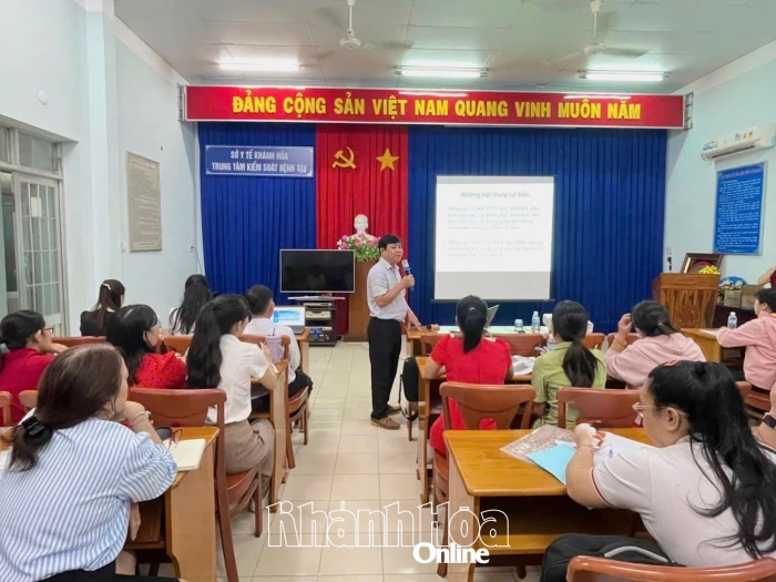 Tập huấn công tác y tế học đường