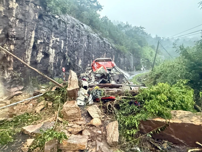 UBND tỉnh Khánh Hòa triển khai Công điện của Thủ tướng Chính phủ về khắc phục sự cố sạt lở đất tại đèo Khánh Lê 