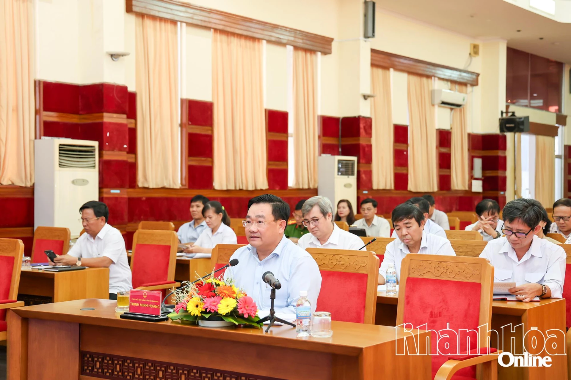 Đồng chí Trịnh Minh Hoàng chủ trì cuộc họp.