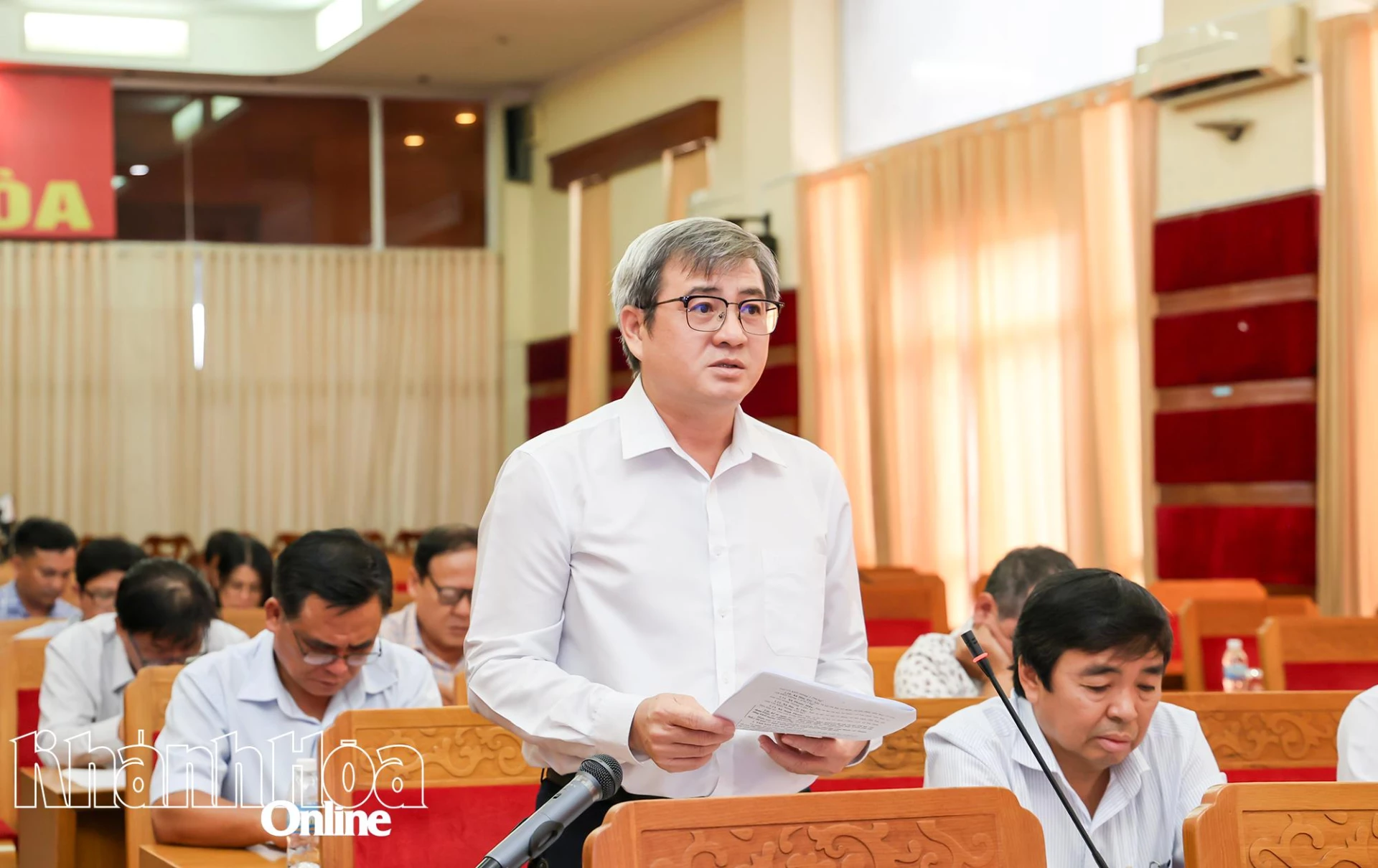 Lãnh đạo Sở Nông nghiệp và Nông thôn báo cáo tại cuộc họp.