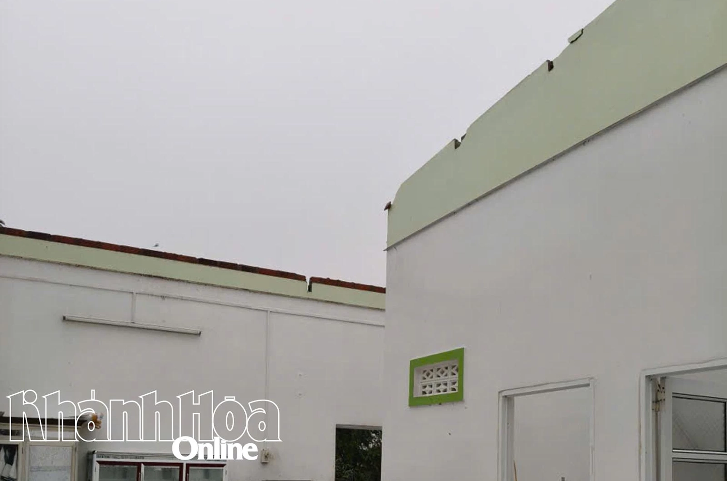 Xã Nam Canh Ranh: Nhiều nhà dân bị tốc mái, trụ sở UBND xã ngập sâu