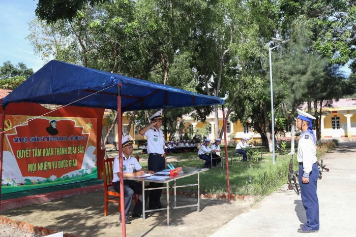 Lữ đoàn 101 tổ chức thi tốt nghiệp cho học viên đào tạo hạ sĩ quan - chỉ huy chuyên ngành súng máy phòng không 12,7mm