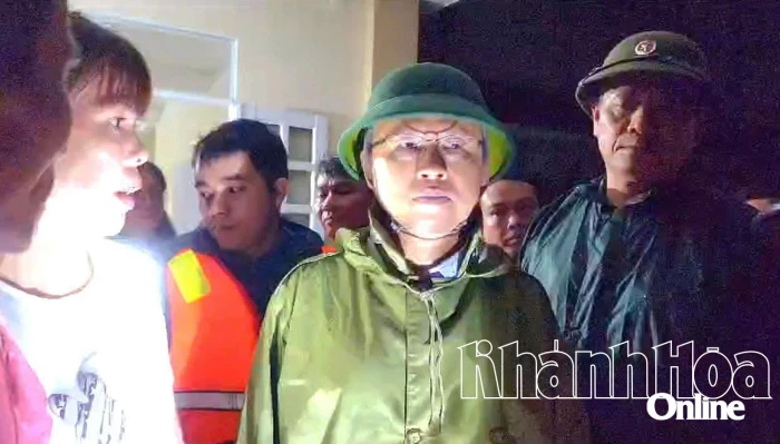 Hàng trăm cán bộ, chiến sĩ Vùng 4 Hải quân chi viện khẩn cấp Cam Lâm, Suối Dầu và Diên Điền