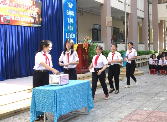 Sở Giáo dục và Đào tạo Khánh Hòa thông báo không nhận hoa chúc mừng dịp 20-11, chia sẻ khó khăn với đồng bào vùng bão lũ