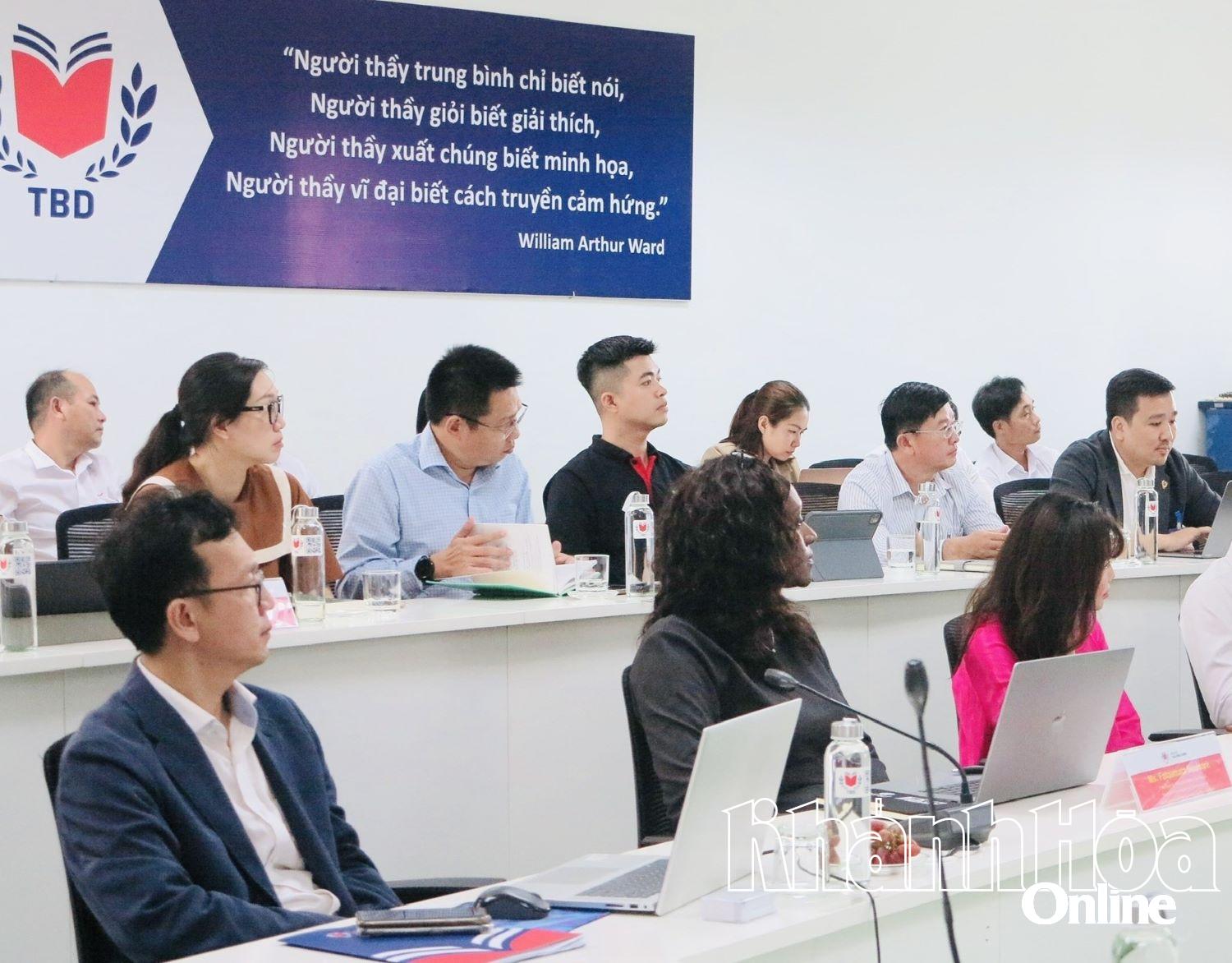 Các đại biểu tham dự hội nghị. 