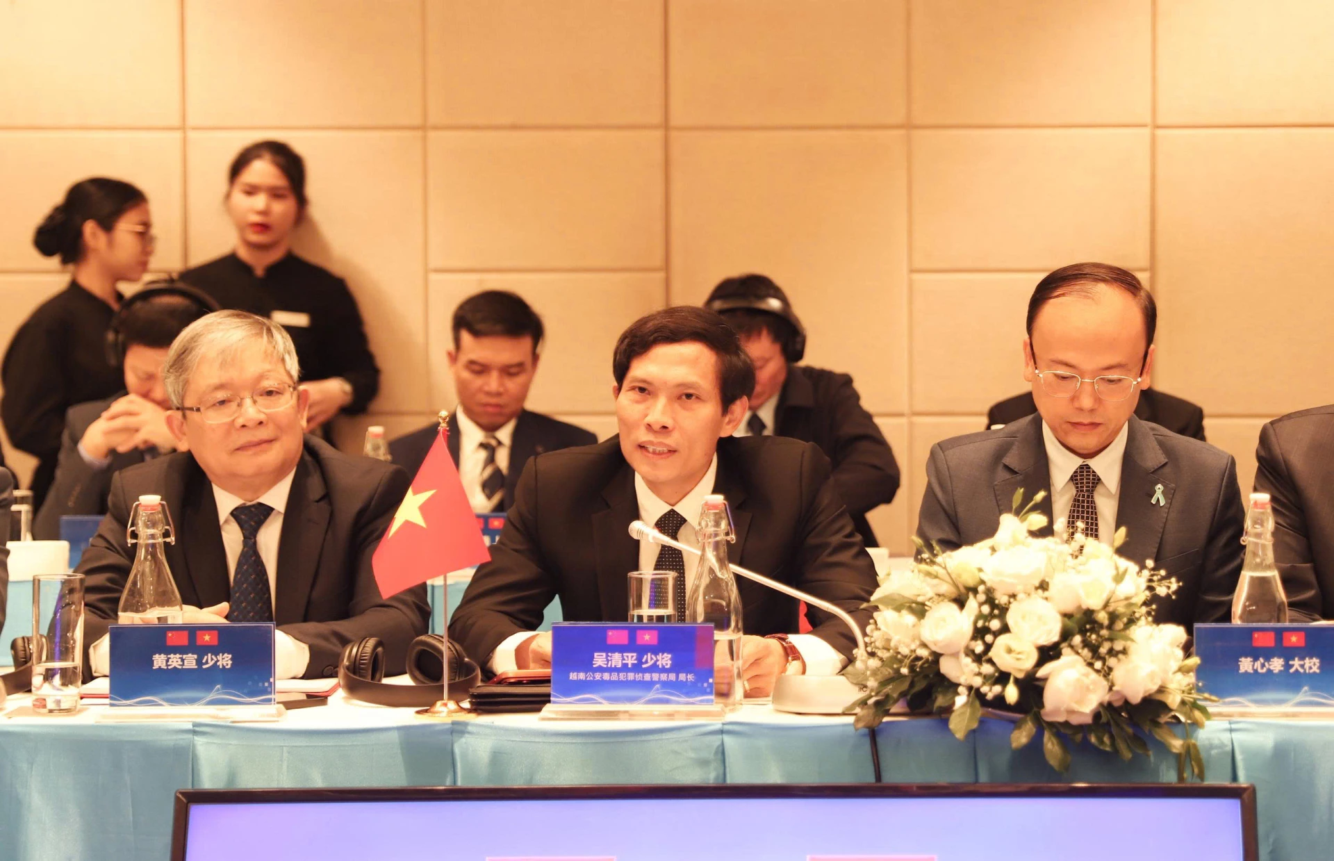 Thiếu tướng Ngô Thanh Bình (ở giữa) - Cục trưởng Cục Cảnh sát điều tra tội phạm về ma túy - Bộ Công an Việt Nam phát biểu tại hội nghị.