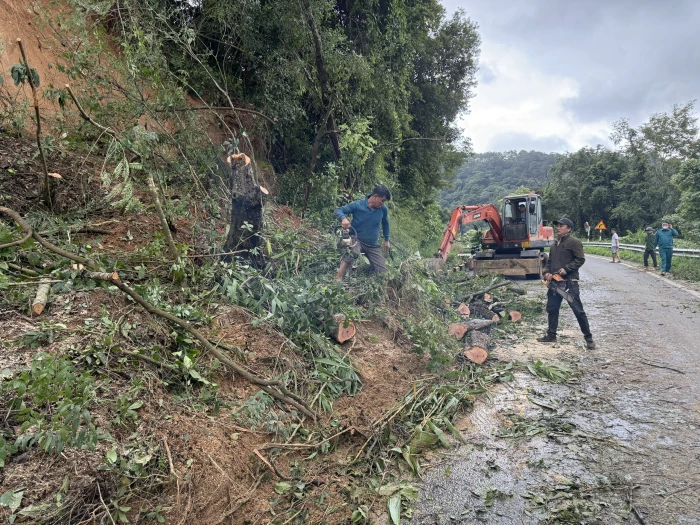 Đề nghị phối hợp chốt chặn, đảm bảo an toàn giao thông trên đèo Sông Pha