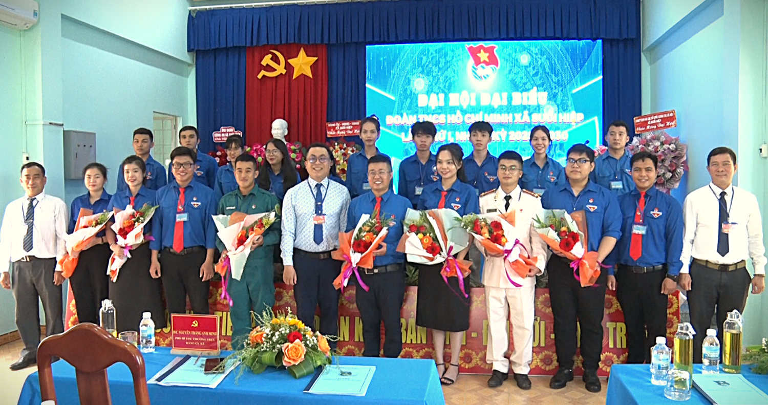 Ban Chấp hành Đoàn xã Suối Hiệp nhiệm kỳ 2025 - 2030 ra mắt đại hội.