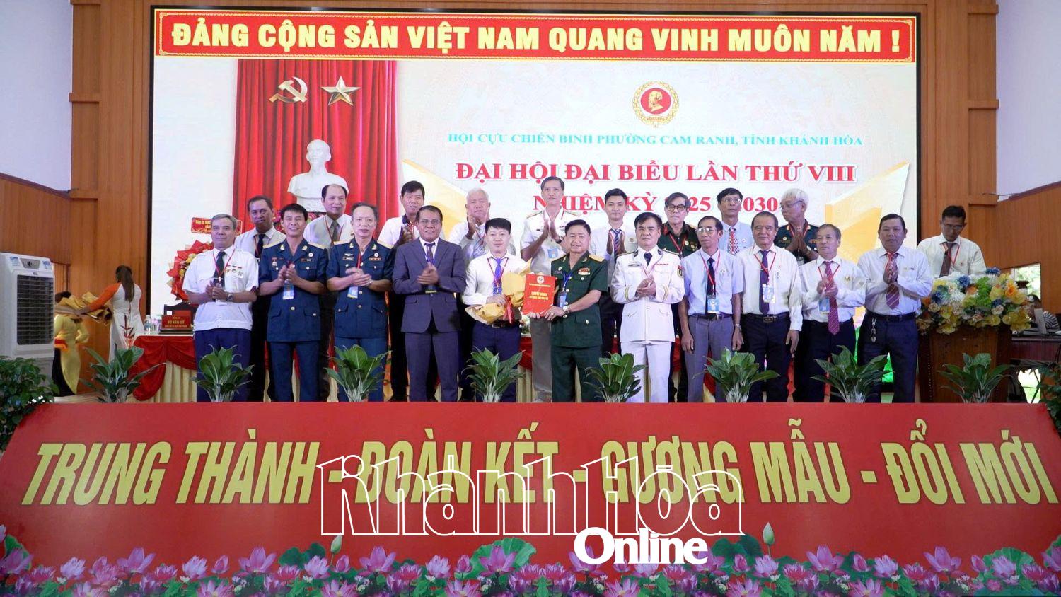 Ban Chấp hành Hội Cựu chiến binh phường Cam Ranh nhiệm kỳ 2025 - 2030 ra mắt đại hội.