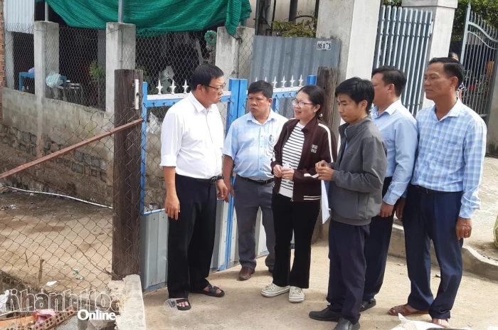 Trưởng Ban Tuyên giáo và Dân vận Tỉnh ủy Võ Hoàn Hải kiểm tra công tác phòng, chống bão và khắc phục thiệt hại do mưa lũ