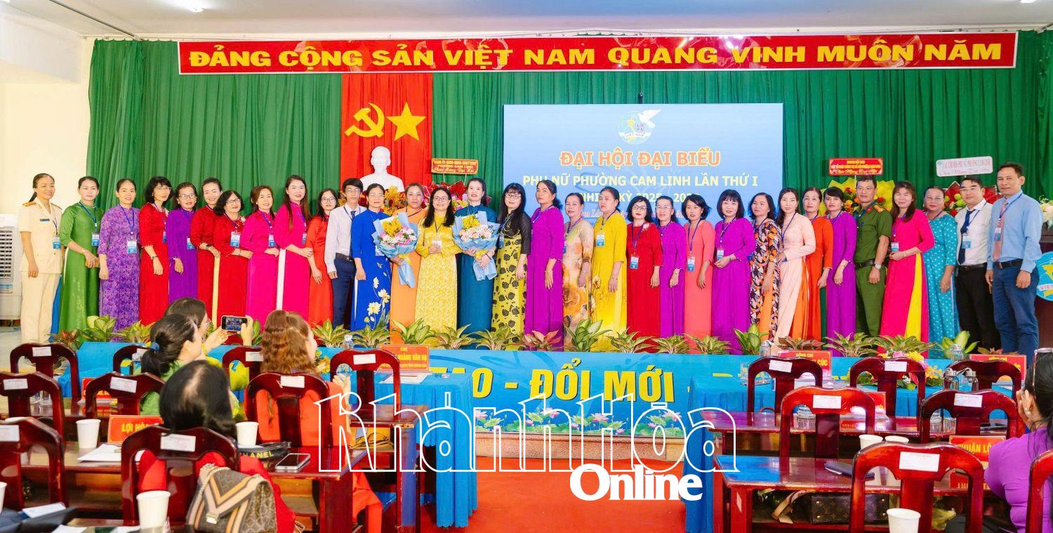 Ban Chấp hành Hội Liên hiệp Phụ nữ phường Cam Linh, nhiệm kỳ 2025 - 2030 ra mắt đại hội.