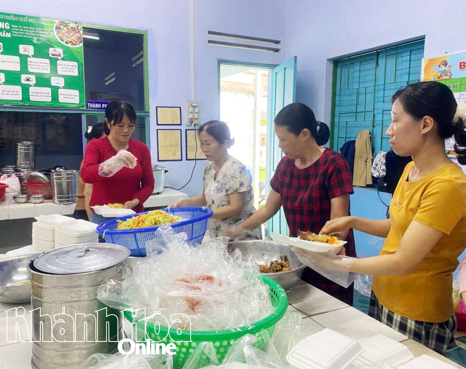 Bếp ăn 0 đồng tại Trường Mầm non Sơn Ca (phường Phan Rang).