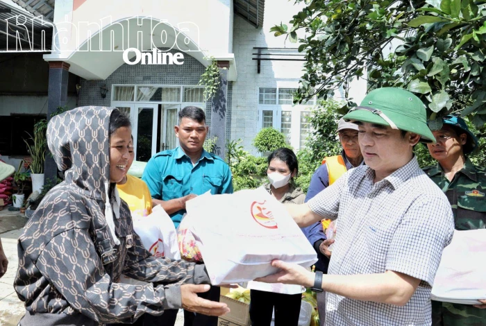 Chi ngay kinh phí hỗ trợ cho người dân bị thiệt hại do lũ