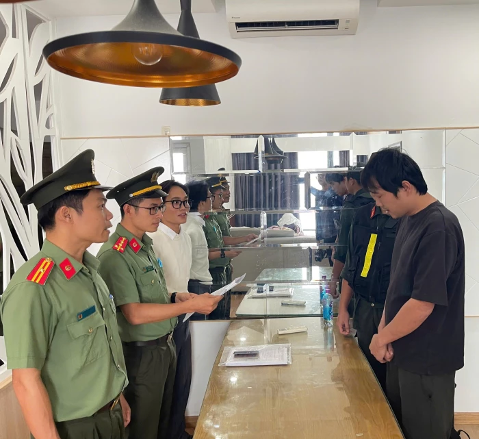 [Video] Bắt giữ và trục xuất đối tượng lừa đảo bị truy nã đỏ quốc tế