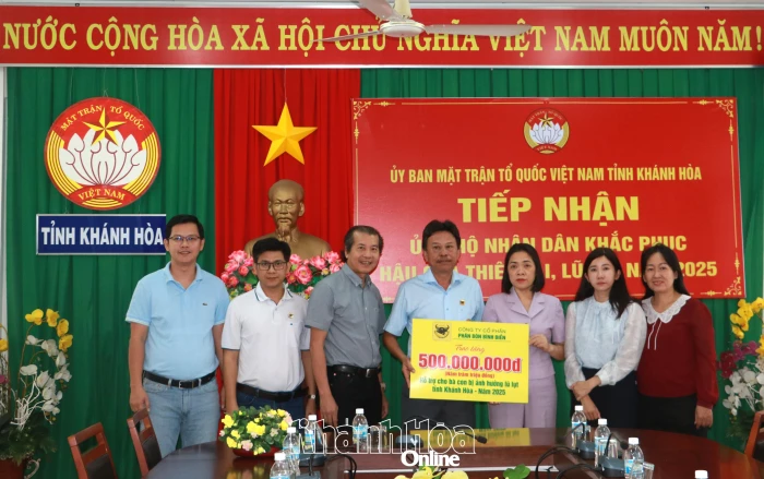 Ủy ban MTTQ Việt Nam tỉnh Khánh Hòa tiếp nhận 900 triệu đồng ủng hộ khắc phục thiệt hại do mưa lũ