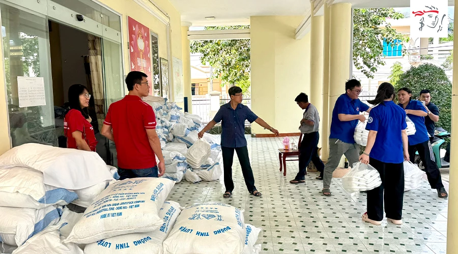Prudential “trao gửi yêu thương” đến trẻ em và các gia đình ở xã Diên Khánh, tỉnh Khánh Hòa. Ảnh: Prudential Việt Nam.