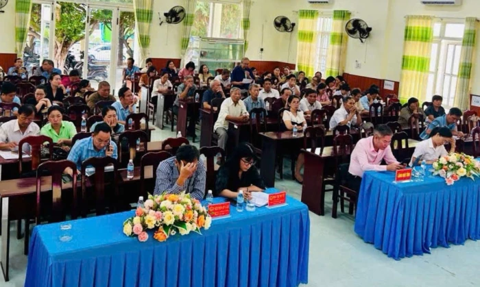 Đại biểu HĐND tỉnh tiếp xúc cử tri phường Cam Linh