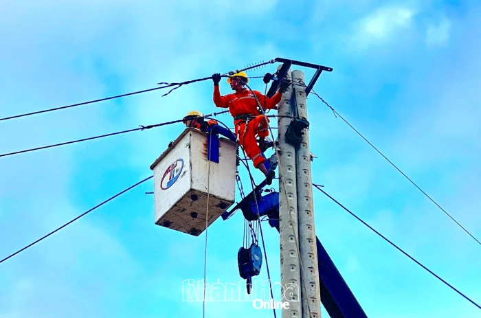 Nỗ lực khôi phục cấp điện và nước