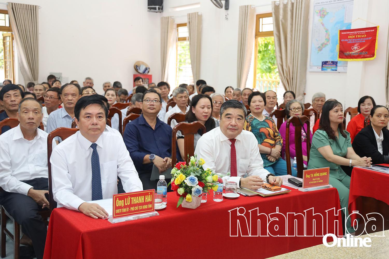 Các đại biểu tham dự ngày hội. 