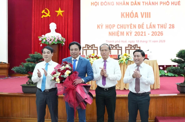 Đồng chí Nguyễn Khắc Toàn được bầu giữ chức Chủ tịch UBND thành phố Huế