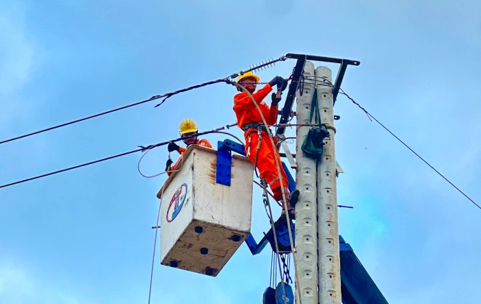 Công ty Cổ phần Điện lực Khánh Hòa khôi phục lưới điện tại các xã miền núi