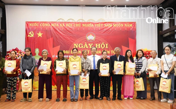 Phó Chủ tịch UBND tỉnh Trần Hòa Nam dự ngày hội Đại đoàn kết dân tộc tại xã Đại Lãnh