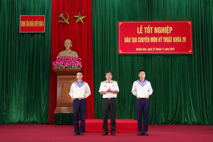 Trung tâm Huấn luyện Vùng 4 Hải quân tổ chức lễ tốt nghiệp đào tạo chuyên môn kỹ thuật khóa 29  