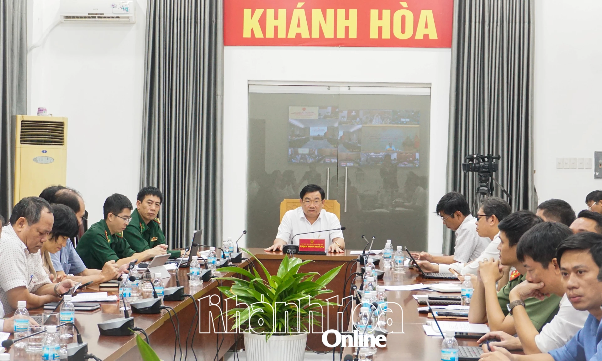 Đồng chí Trịnh Minh Hoàng và các địa biểu tham dự tại điểm cầu tỉnh Khánh Hòa