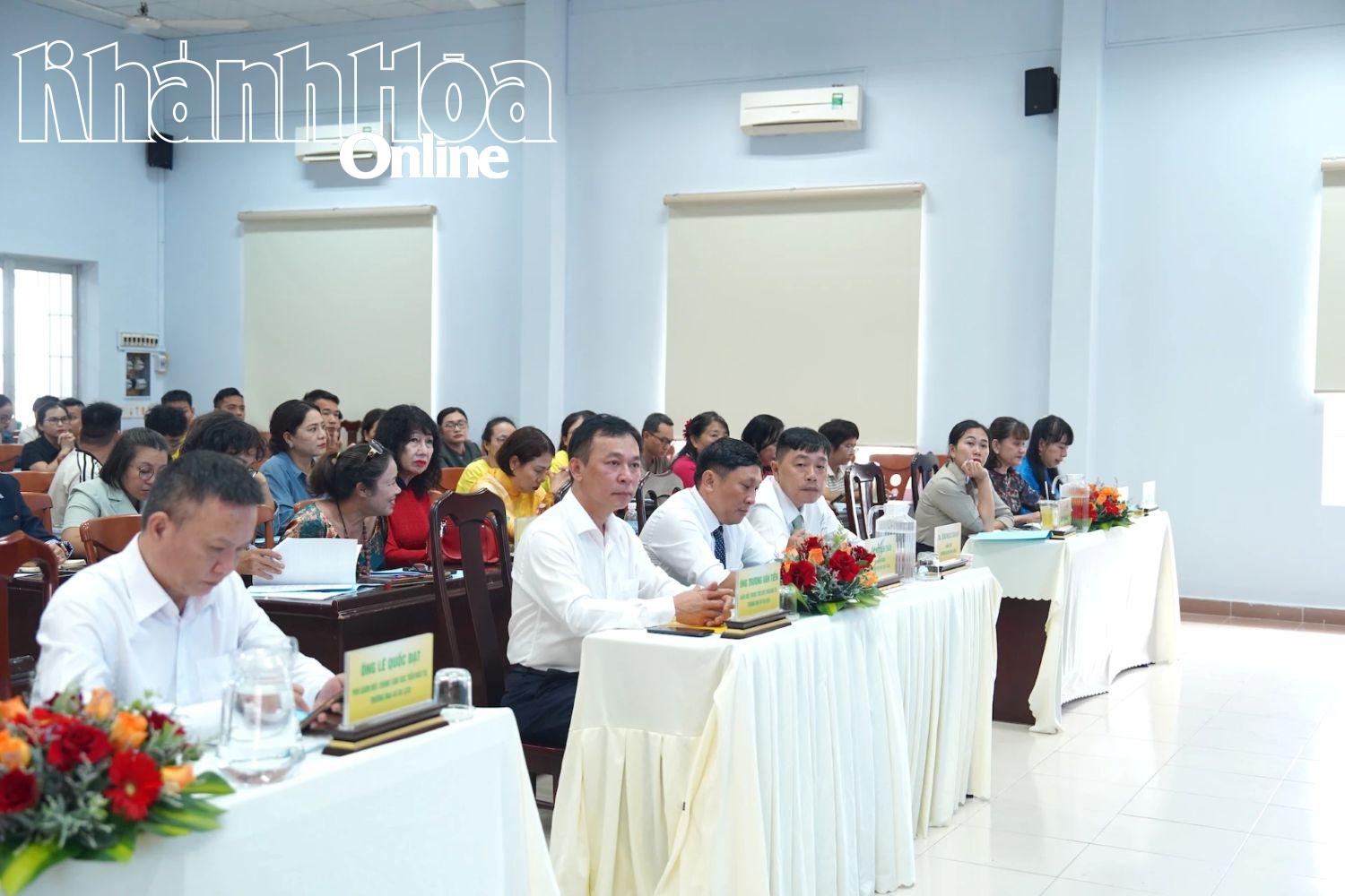 Các đại biểu và doanh nghiệp tham dự khai mạc chương trình tập huấn.