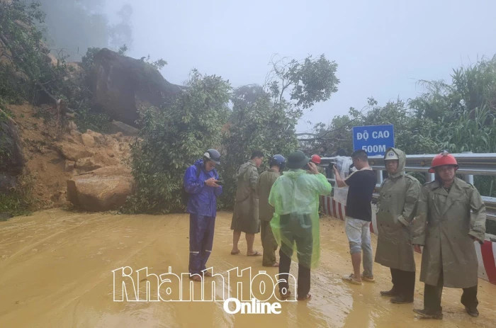 UBND tỉnh Khánh Hòa đề nghị hỗ trợ phá đá bằng phương pháp nổ mìn trên tuyến Quốc lộ 27C