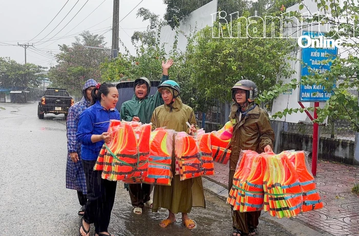 Nước sông Dinh dâng cao, xã Phước Hậu sơ tán 112 hộ dân đến nơi an toàn