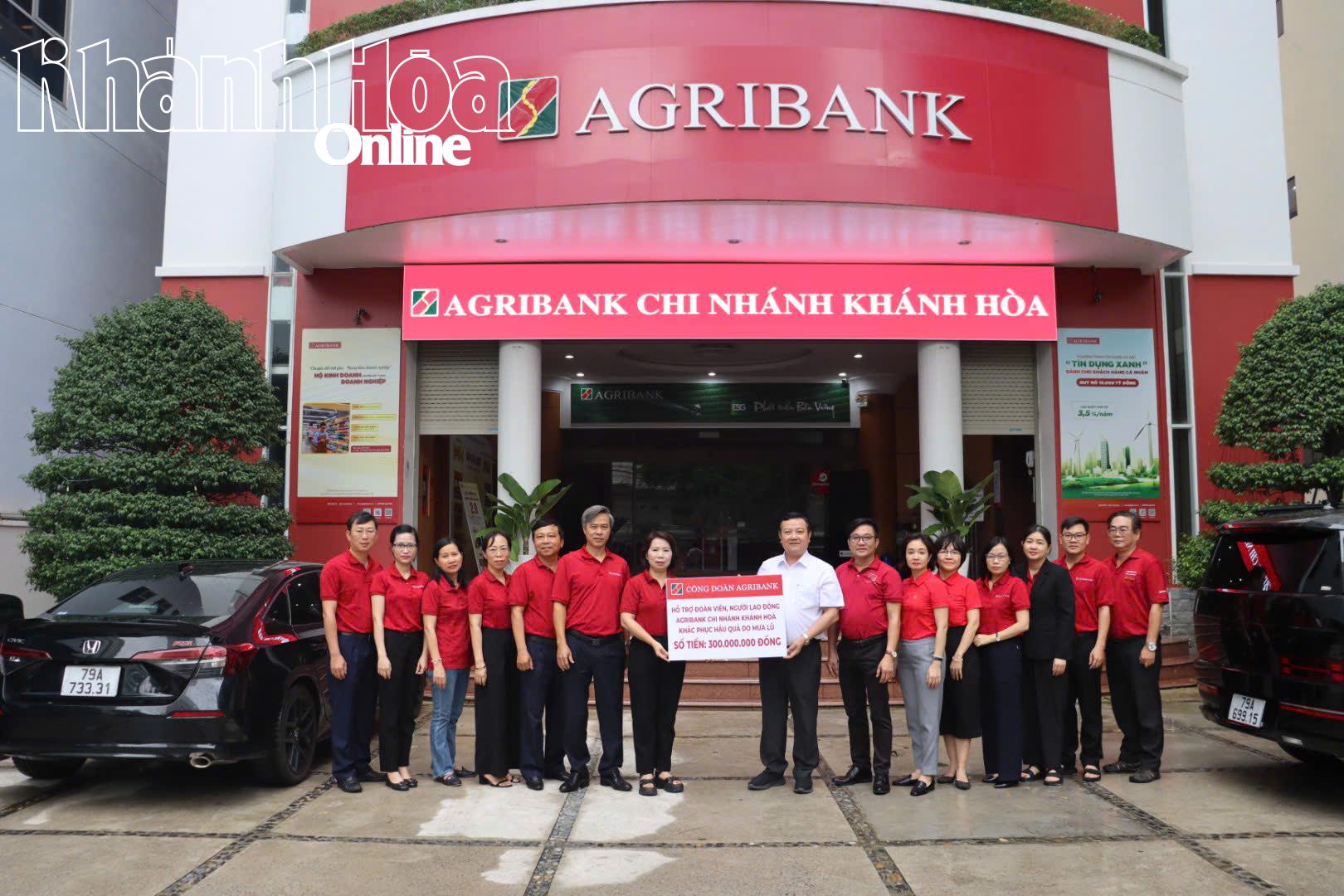 Công đoàn Agribank hỗ trợ 300 triệu đồng cho đoàn viên, người lao động Agribank Chi nhánh Khánh Hòa khắc phục hậu quả do mưa lũ.