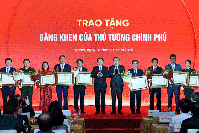 Podcast: Bản tin ngày 8-11