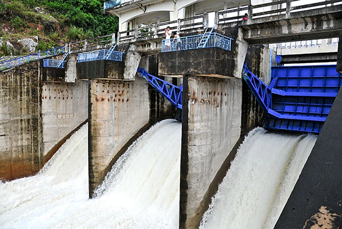 Điều tiết nước tại hồ Cam Ranh ứng phó với bão số 15