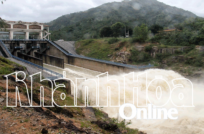 41/44 hồ chứa nước đang xả điều tiết