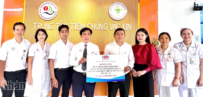 Bệnh viện Đa khoa Khánh Hòa tiêm miễn phí vắc xin uốn ván cho người dân vùng lũ