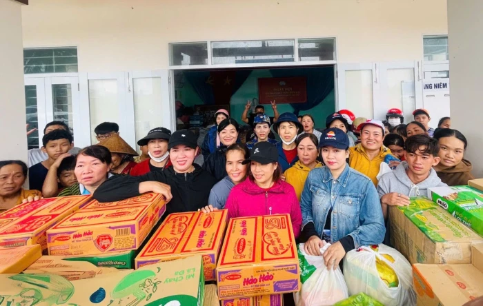 Hội Liên hiệp Phụ nữ phường Bắc Cam Ranh chung tay sẻ chia với người dân vùng lũ