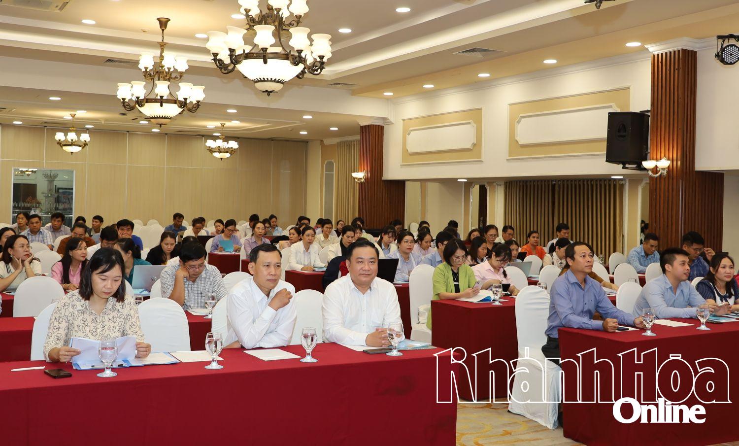 Các đại biểu tham dự hội nghị tập huấn.