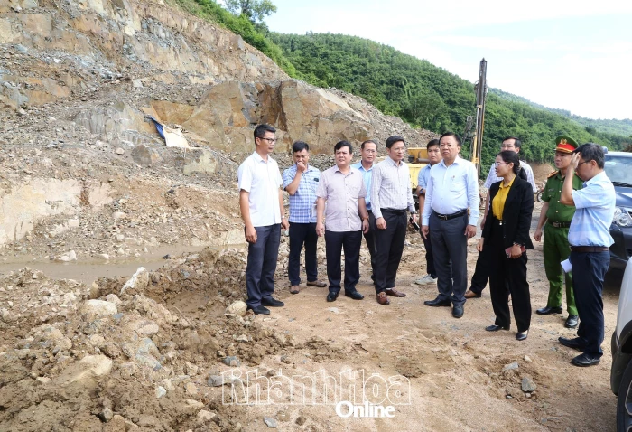 Phó Chủ tịch UBND tỉnh Lê Huyền kiểm tra công tác ứng phó với bão số 13